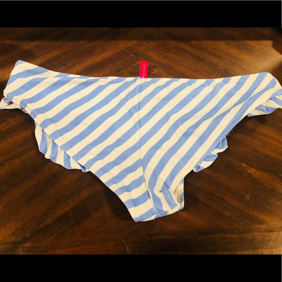 Ruffle cheeky bottoms - Picture 2 of 3